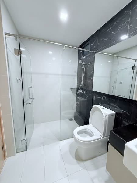 Esparina Residences, 113 Compassvale Bow, 2 Bedrooms, 678 sqft, Executive Condominium For Rent, by Anthea Yeo 杨丽娇, 500193032 - Bathroom - PropertyGuru.com.sg