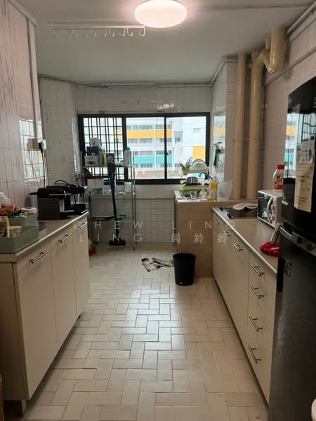 711 Hougang Avenue 2, 711 Hougang Avenue 2, 3 Bedrooms, 969 sqft, HDB Flat For Rent, by Chew Ling Ling 周鈴鈴, 500193034 - Kitchen - PropertyGuru.com.sg