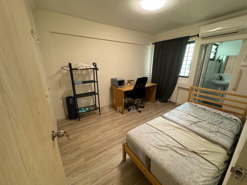 711 Hougang Avenue 2, 711 Hougang Avenue 2, 3 Bedrooms, 969 sqft, HDB Flat For Rent, by Chew Ling Ling 周鈴鈴, 500193034 - Bedroom - PropertyGuru.com.sg