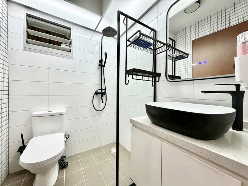 440A Bukit Batok West Avenue 8, 440A Bukit Batok West Avenue 8, 2 Bedrooms, 721 sqft, HDB Flat For Sale, by Kyean Lim, 500193044 - Bathroom - PropertyGuru.com.sg