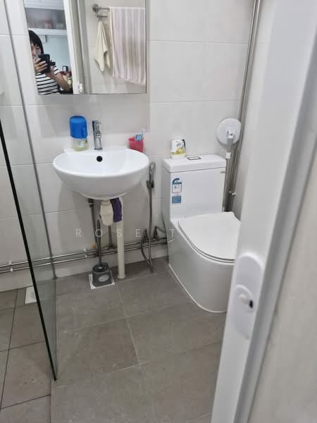 216 Lorong 8 Toa Payoh, 216 Lorong 8 Toa Payoh, Room Rental, 140 sqft, HDB Flat For Rent, by Rose Ting, 500193052 - Bathroom - PropertyGuru.com.sg