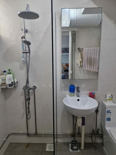 216 Lorong 8 Toa Payoh, 216 Lorong 8 Toa Payoh, Room Rental, 140 sqft, HDB Flat For Rent, by Rose Ting, 500193052 - Bathroom - PropertyGuru.com.sg