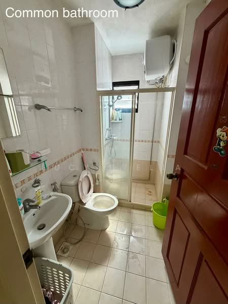 157D Rivervale Crescent, 157D Rivervale Crescent, 3 Bedrooms, 1,001 sqft, HDB Flat For Rent, by Lucy Stella, 500193070 - Common Bathroom - PropertyGuru.com.sg