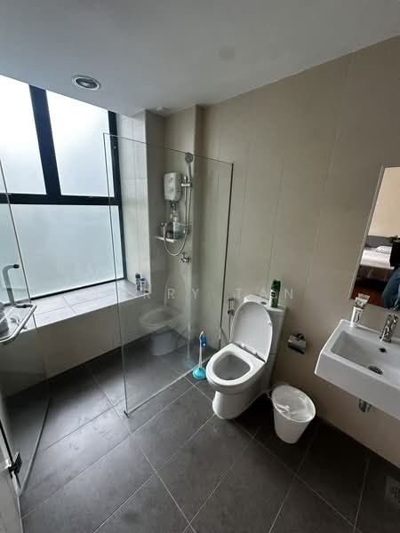 The Estrella, 342 PASIR PANJANG ROAD, Room Rental, 200 sqft, Condominium For Rent, by Larry Tan, 500193072 - Bathroom - PropertyGuru.com.sg