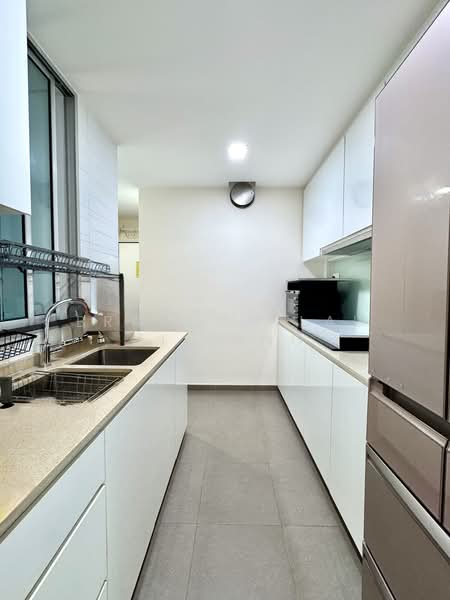 The Esta, 33 Amber Gardens, 2 Bedrooms, 1,001 sqft, Condominium For Rent, by Brandon Lau Zi Yang, 500193085 - Kitchen - PropertyGuru.com.sg