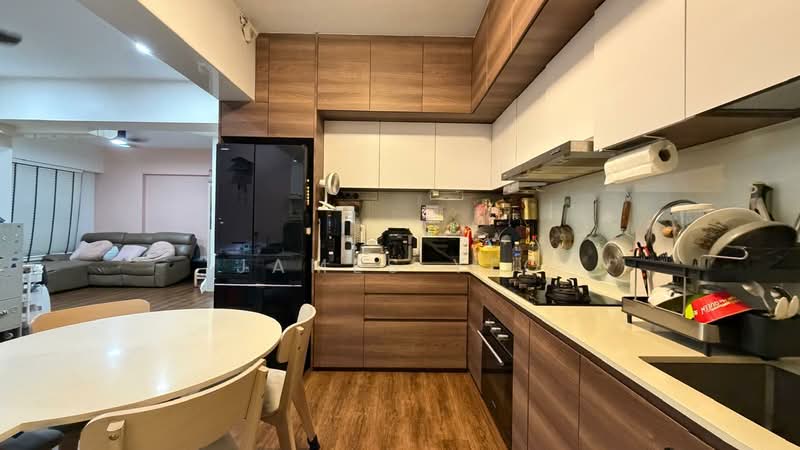 439C Bukit Batok West Avenue 8, 439C Bukit Batok West Avenue 8, 3 Bedrooms, 1,001 sqft, HDB Flat For Sale, by James Yeo, 500193094 - Kitchen - PropertyGuru.com.sg