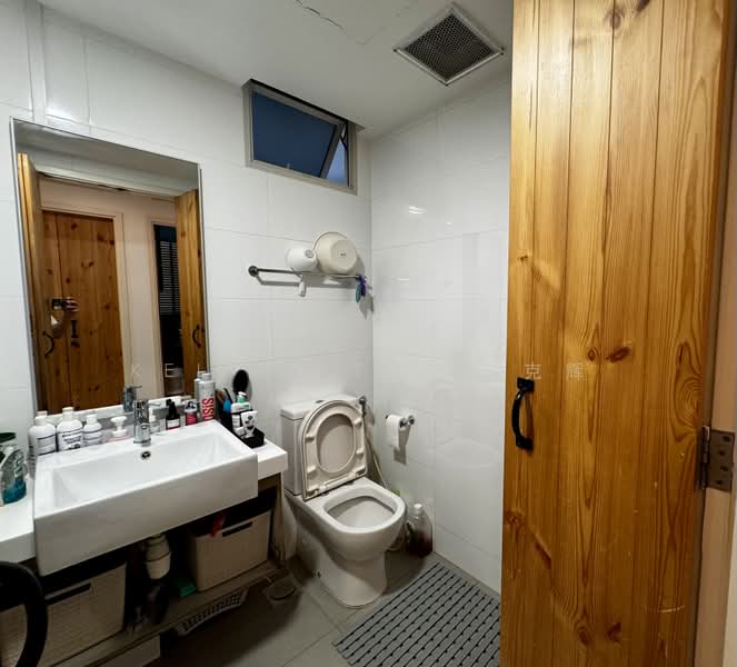 Lake Life, 6 Tao Ching Road, 3 Bedrooms, 1,119 sqft, Executive Condominium For Sale, by Kelvin Tan 陈克辉, 500193103 - Bathroom - PropertyGuru.com.sg