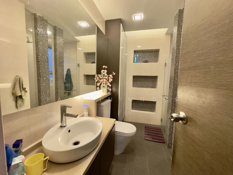 The Bayshore, 28 Bayshore Road, 2 Bedrooms, 958 sqft, Condominium For Sale, by Fadzlin MNoor, 500193106 - Bathroom - PropertyGuru.com.sg