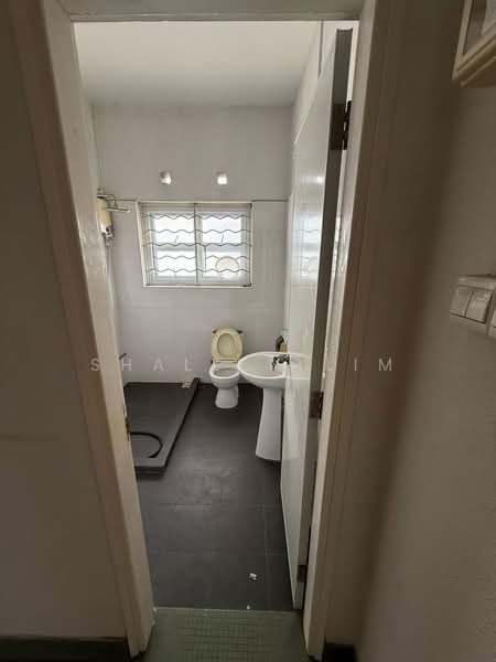 92 Serangoon Garden Way, Serangoon Garden Way, 3 Bedrooms, 2,300 sqft, Terraced House For Rent, by Shallen Lim, 500193110 - Bathroom - PropertyGuru.com.sg