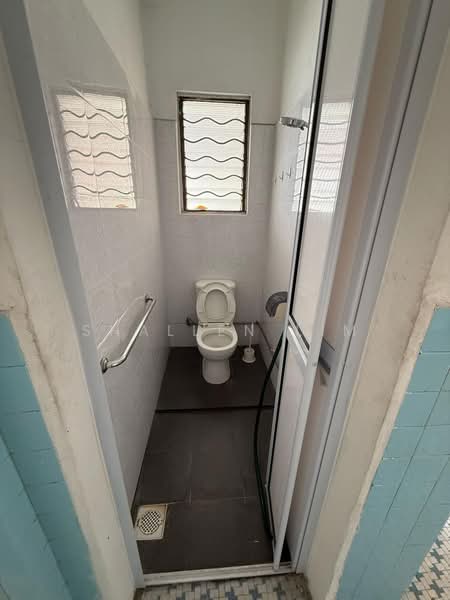 92 Serangoon Garden Way, Serangoon Garden Way, 3 Bedrooms, 2,300 sqft, Terraced House For Rent, by Shallen Lim, 500193110 - Bathroom - PropertyGuru.com.sg