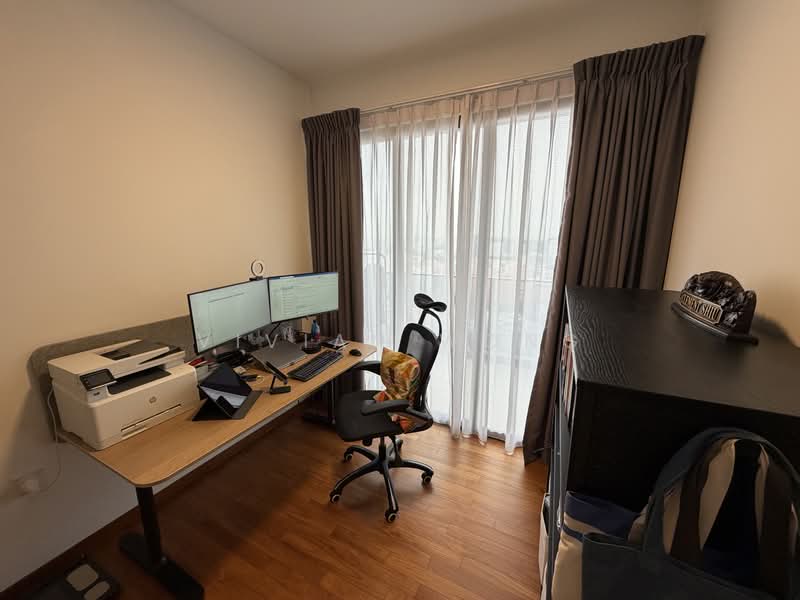 Stirling Residences, 23 Stirling Road, 3 Bedrooms, 1,055 sqft, Condominium For Rent, by Vivian Wong, 500193111 - Study - PropertyGuru.com.sg