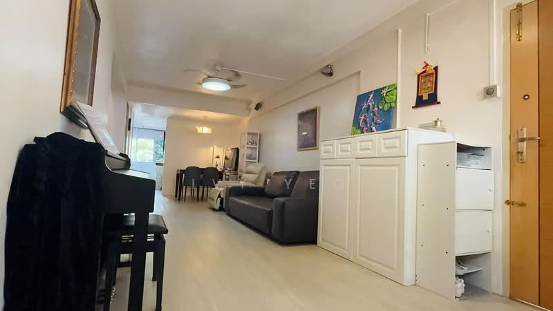 374 Clementi Avenue 4, 374 Clementi Avenue 4, 2 Bedrooms, 882 sqft, HDB Flat For Sale, by Ivy Yeo, 500193112 - Living Room - PropertyGuru.com.sg