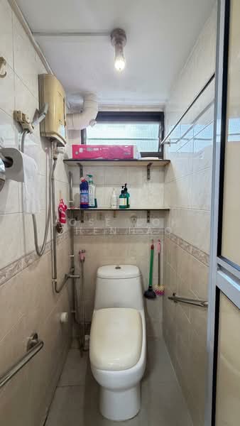 16 Telok Blangah Crescent, 16 Telok Blangah Crescent, 2 Bedrooms, 818 sqft, HDB Flat For Sale, by Jose Loh Zhenhao, 500193113 - Bathroom - PropertyGuru.com.sg