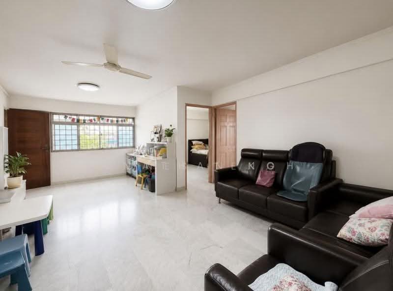 107 Yishun Ring Road, 107 Yishun Ring Road, Sembawang / Yishun, 3 Bedrooms, 1,011 sqft, HDB Flat For Sale, by Jonathan Koh, 500193116 - Living Room - PropertyGuru.com.sg