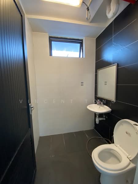 Loyang Industrial Estate, 41 Loyang Way, 3,046 sqft, Factory / Workshop (B2) For Sale, by Vincent Tong, 500193135 - Bathroom - CommercialGuru.com.sg