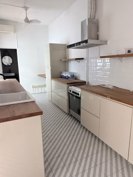 Cairnhill Conservation House, Cairnhill Road, 3 Bedrooms, 4,000 sqft, Conservation House For Sale, by Ella Sherman, 500193142 - Kitchen - PropertyGuru.com.sg