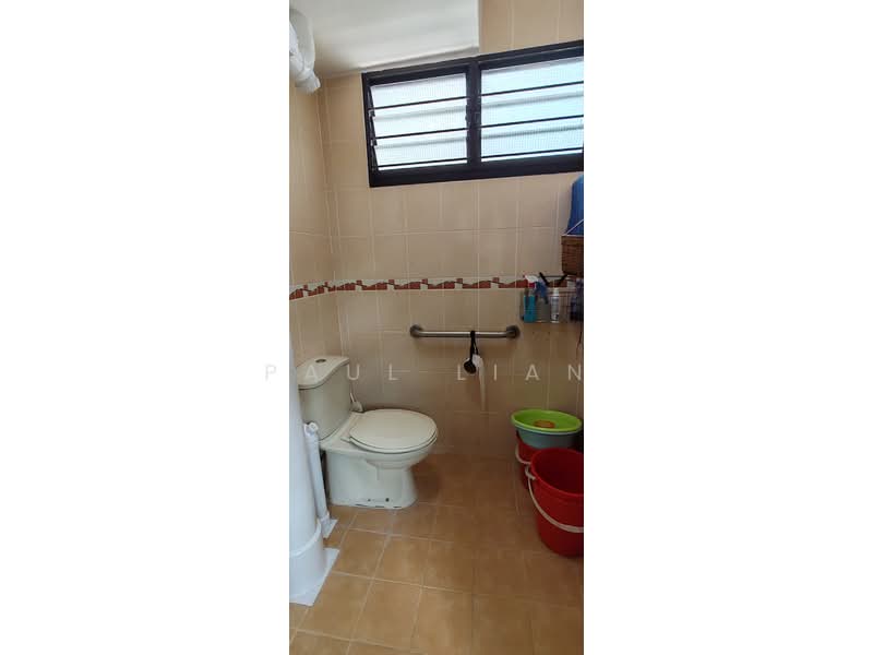 414 Ang Mo Kio Avenue 10, 414 Ang Mo Kio Avenue 10, 3 Bedrooms, 990 sqft, HDB Flat For Rent, by Paul Lian, 500193145 - Bathroom - PropertyGuru.com.sg