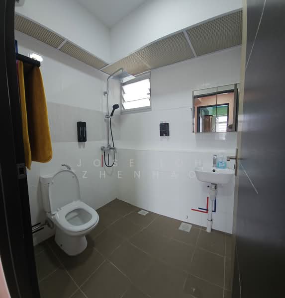 26A Saint George's Lane, 26A Saint George's Lane, 2 Bedrooms, 731 sqft, HDB Flat For Sale, by Jose Loh Zhenhao, 500193151 - Bathroom - PropertyGuru.com.sg