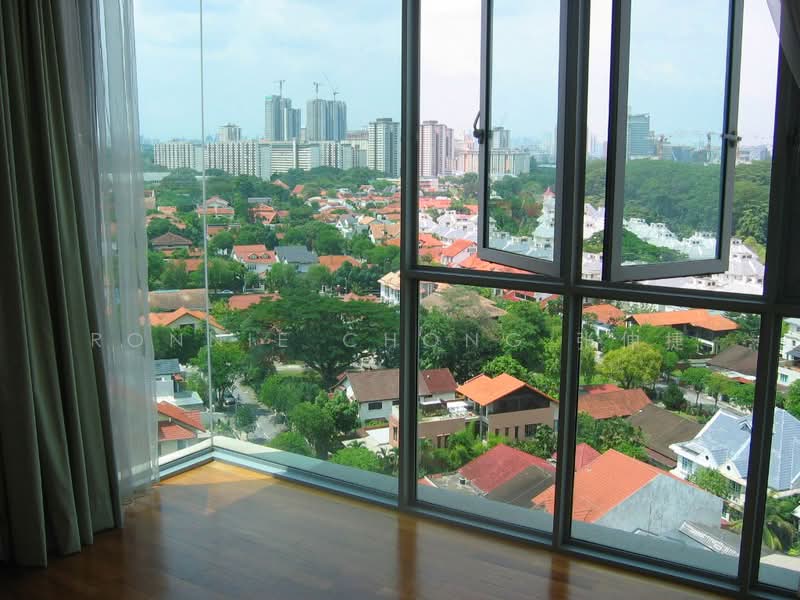The Marbella, 29 Mount Sinai Rise, 2 Bedrooms, 1,076 sqft, Condominium For Rent, by Ronnie Chong 张仲捷, 500193185 - Master Bedroom - Full Height Glass - PropertyGuru.com.sg