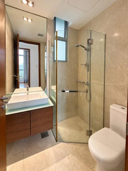The Marbella, 29 Mount Sinai Rise, Tanglin / Holland / Bukit Timah, 2 Bedrooms, 1,076 sqft, Condominium For Rent, by Ronnie Chong 张仲捷, 500193185 - Common Bathroom - PropertyGuru.com.sg