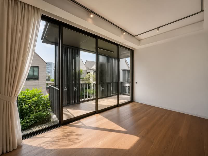 Brand New Freehold Renovated 3B Penthouse in Newton at $3.2m!, , 3 Bedrooms, 1,410 sqft, Condominium For Sale, by Tan Shi Kai, 500193243 - Living Room - PropertyGuru.com.sg