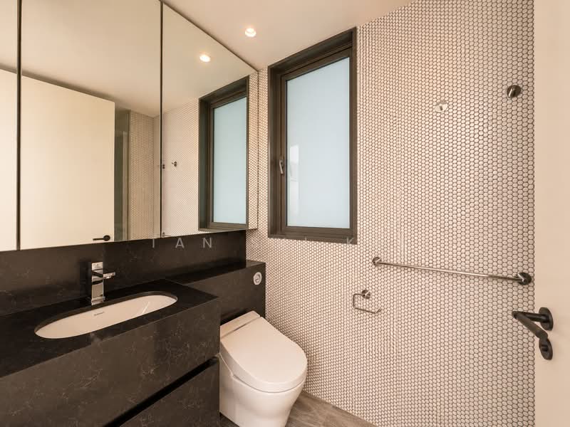 Brand New Freehold Renovated 3B Penthouse in Newton at $3.2m!, , 3 Bedrooms, 1,410 sqft, Condominium For Sale, by Tan Shi Kai, 500193243 - Bathroom - PropertyGuru.com.sg
