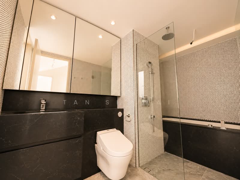 Brand New Freehold Renovated 3B Penthouse in Newton at $3.2m!, , 3 Bedrooms, 1,410 sqft, Condominium For Sale, by Tan Shi Kai, 500193243 - Bathroom - PropertyGuru.com.sg