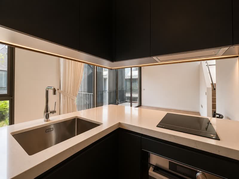 Brand New Freehold Renovated 3B Penthouse in Newton at $3.2m!, , 3 Bedrooms, 1,410 sqft, Condominium For Sale, by Tan Shi Kai, 500193243 - Kitchen - PropertyGuru.com.sg