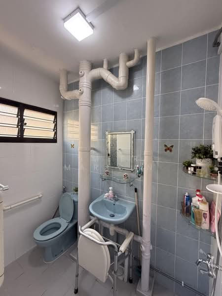 225 Tampines Street 23, 225 Tampines Street 23, 3 Bedrooms, 1,130 sqft, HDB Flat For Sale, by Ameer Marican, 500193257 - Bathroom - PropertyGuru.com.sg