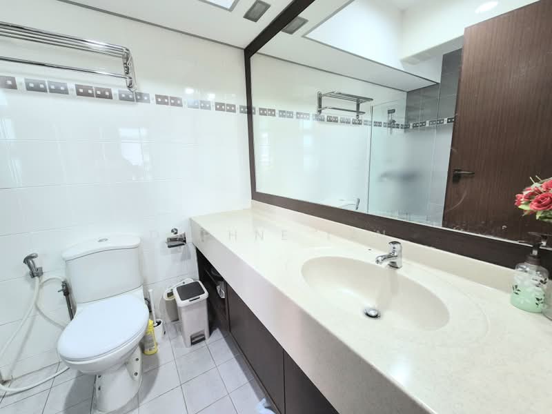 272A Sengkang Central, 272A Sengkang Central, 3 Bedrooms, 968 sqft, HDB Flat For Sale, by Daphne Tan, 500193259 - Bathroom - PropertyGuru.com.sg