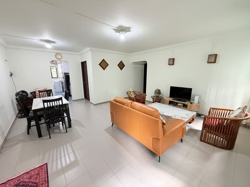 839 Yishun Street 81, 839 Yishun Street 81, 3 Bedrooms, 1,109 sqft, HDB Flat For Sale, by Ridhuan Abdullah, 500193272 - Living Room - PropertyGuru.com.sg
