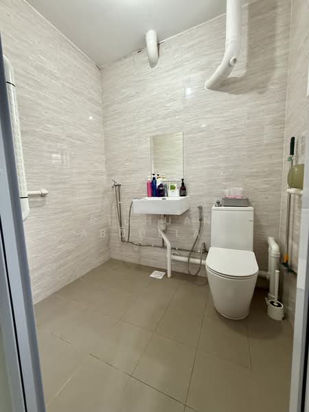 839 Yishun Street 81, 839 Yishun Street 81, 3 Bedrooms, 1,109 sqft, HDB Flat For Sale, by Ridhuan Abdullah, 500193272 - Bathroom - PropertyGuru.com.sg