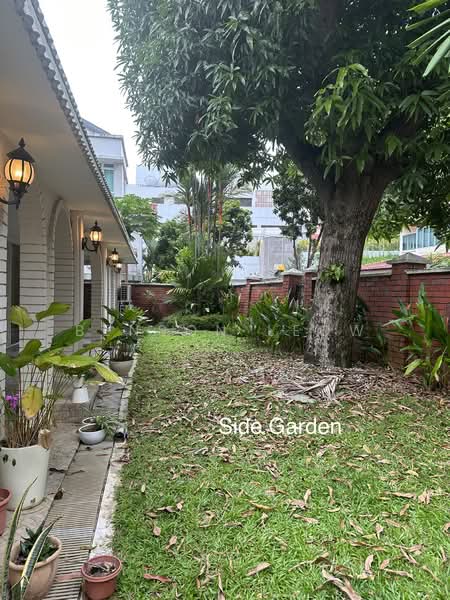 Jalan Elok, Jalan Elok, 4 Bedrooms, 3,300 sqft, Corner Terrace For Sale, by Benson Leow, 500193281 - Garden - PropertyGuru.com.sg