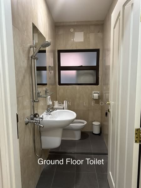 Jalan Elok, Jalan Elok, 4 Bedrooms, 3,300 sqft, Corner Terrace For Sale, by Benson Leow, 500193281 - Bathroom - PropertyGuru.com.sg