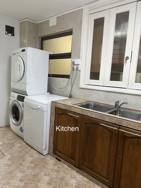 Jalan Elok, Jalan Elok, 4 Bedrooms, 3,300 sqft, Corner Terrace For Sale, by Benson Leow, 500193281 - Kitchen - PropertyGuru.com.sg