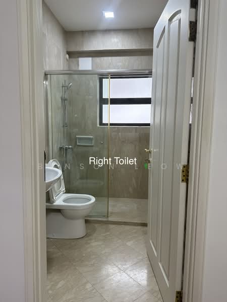 Jalan Elok, Jalan Elok, 4 Bedrooms, 3,300 sqft, Corner Terrace For Sale, by Benson Leow, 500193281 - Bathroom - PropertyGuru.com.sg