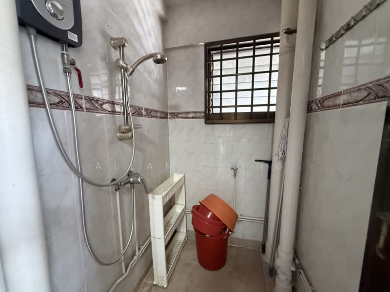 185 Toa Payoh Central, 185 Toa Payoh Central, 2 Bedrooms, 700 sqft, HDB Flat For Rent, by Allan Chong, 500193283 - Bathroom - PropertyGuru.com.sg