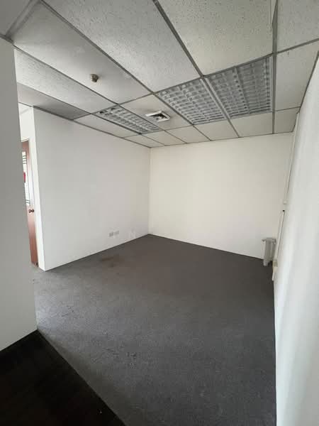 Golden Mile Tower, 6001 Beach Road, 915 sqft, Office For Rent, by Alvin Charm, 500193307 - Interior - CommercialGuru.com.sg