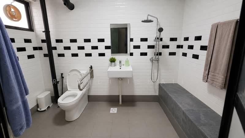 426 Jurong West Avenue 1, 426 Jurong West Avenue 1, 3 Bedrooms, 1,163 sqft, HDB Flat For Sale, by Rusydi Ismail, 500193336 - Master Bathroom - PropertyGuru.com.sg