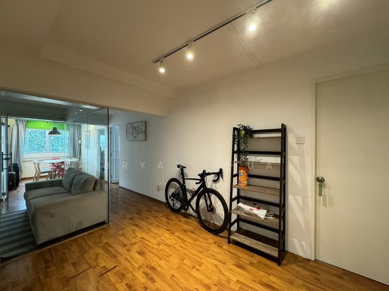 ✅ INVESTORS!! ~4% Rental Yield! CHEAP 4BR for Sale, East Coast / Marine Parade, 4 Bedrooms, 1,270 sqft, Apartment For Sale, by Bryan Chua, 500193344 - Living Room - PropertyGuru.com.sg
