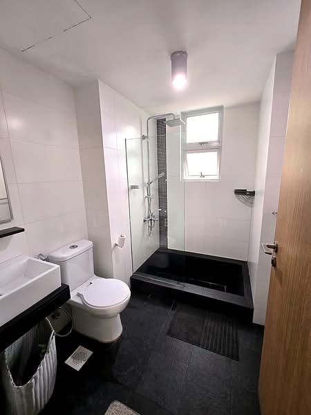 Mackenzie 88, 88 Mackenzie Road, 2 Bedrooms, 850 sqft, Condominium For Sale, by Elizabeth Lee, 500193370 - Bathroom - PropertyGuru.com.sg