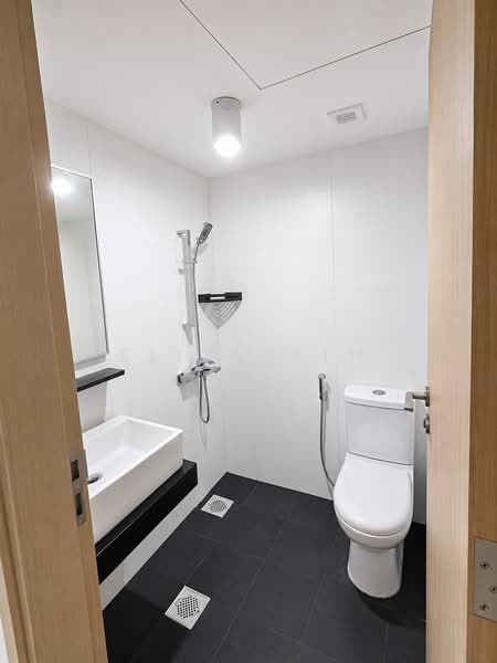 Mackenzie 88, 88 Mackenzie Road, 2 Bedrooms, 850 sqft, Condominium For Sale, by Elizabeth Lee, 500193370 - Bathroom - PropertyGuru.com.sg