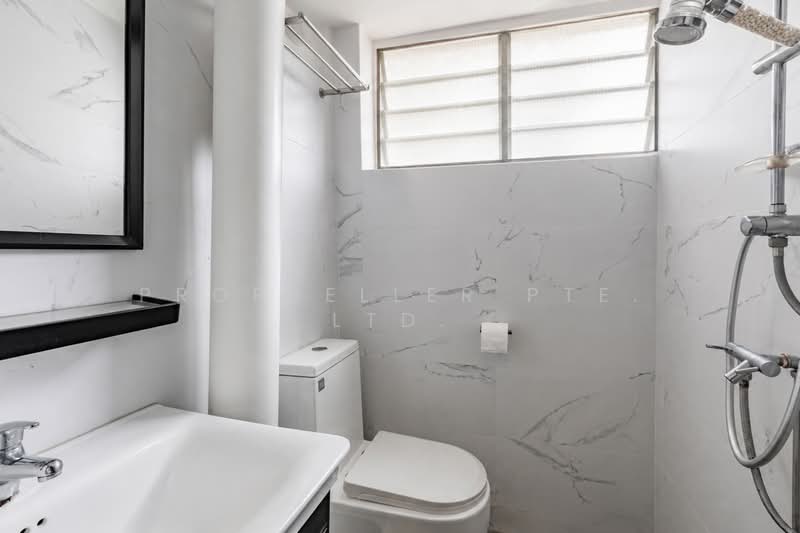 442 Ang Mo Kio Avenue 10, 442 Ang Mo Kio Avenue 10, 2 Bedrooms, 721 sqft, HDB Flat For Sale, by JOHN YEO, 500193372 - Bathroom - PropertyGuru.com.sg