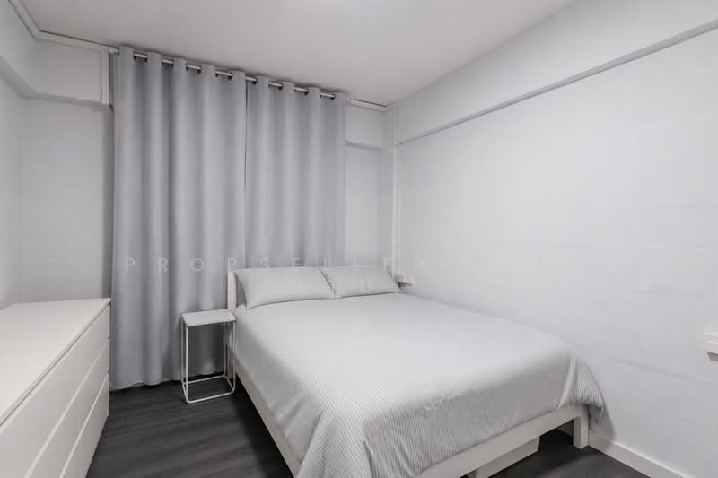 442 Ang Mo Kio Avenue 10, 442 Ang Mo Kio Avenue 10, 2 Bedrooms, 721 sqft, HDB Flat For Sale, by JOHN YEO, 500193372 - Bedroom - PropertyGuru.com.sg