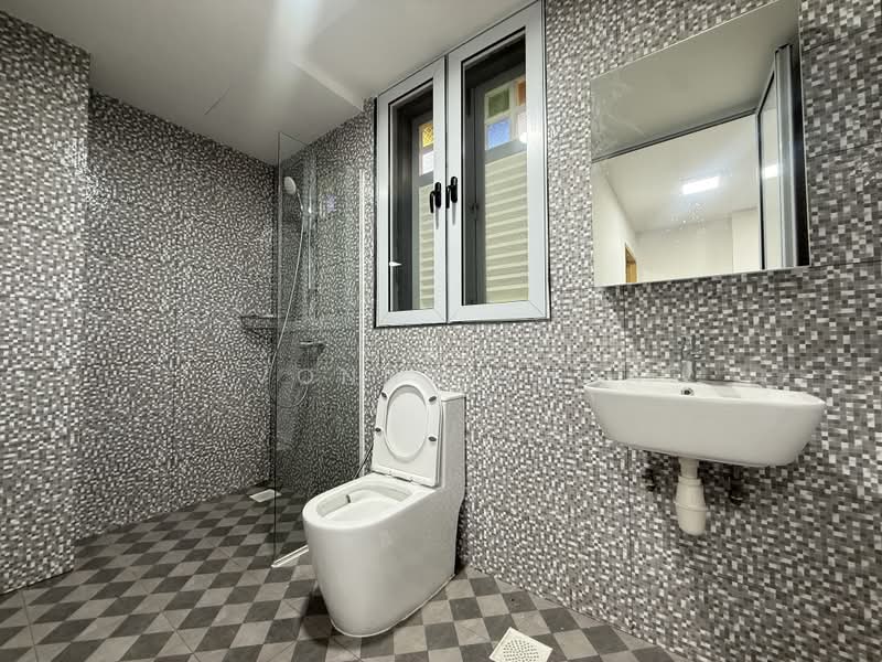 Tessensohn Road spacious 3bed 2 bath apartment rental, , 3 Bedrooms, 1,000 sqft, Apartment For Rent, by Yvonne Chua, 500193376 - Bathroom - PropertyGuru.com.sg
