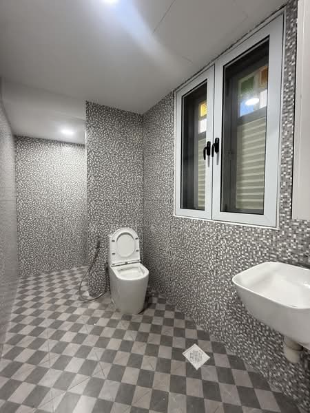 Tessensohn Road spacious 3bed 2 bath apartment rental, , 3 Bedrooms, 1,000 sqft, Apartment For Rent, by Yvonne Chua, 500193376 - Bathroom - PropertyGuru.com.sg
