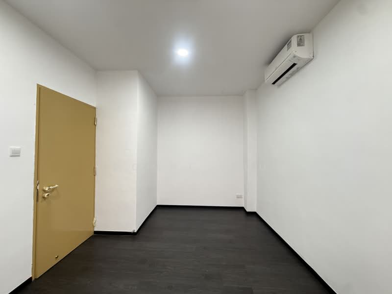 Tessensohn Road spacious 3bed 2 bath apartment rental, , 3 Bedrooms, 1,000 sqft, Apartment For Rent, by Yvonne Chua, 500193376 - Interior - PropertyGuru.com.sg