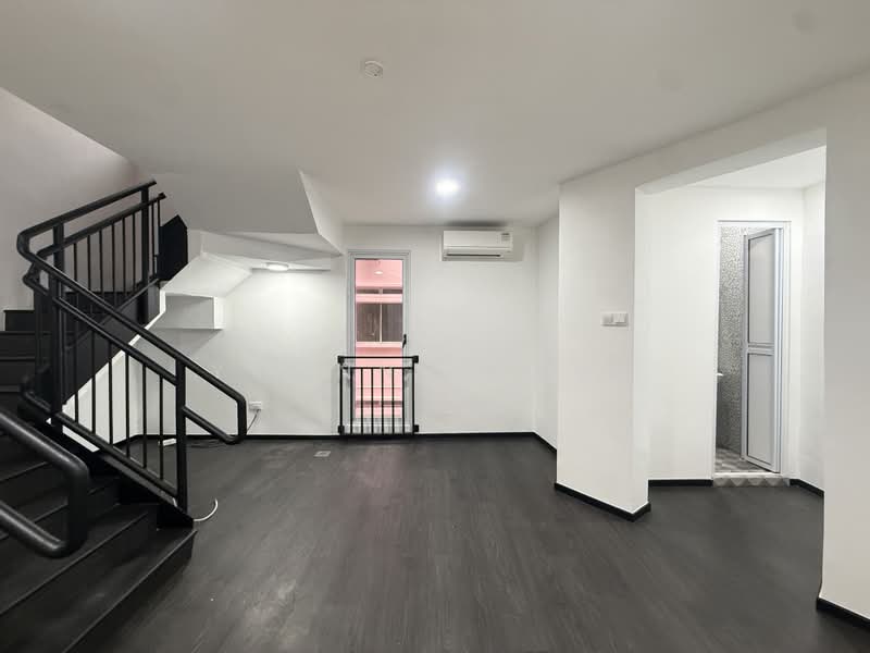 Tessensohn Road spacious 3bed 2 bath apartment rental, , 3 Bedrooms, 1,000 sqft, Apartment For Rent, by Yvonne Chua, 500193376 - Interior - PropertyGuru.com.sg