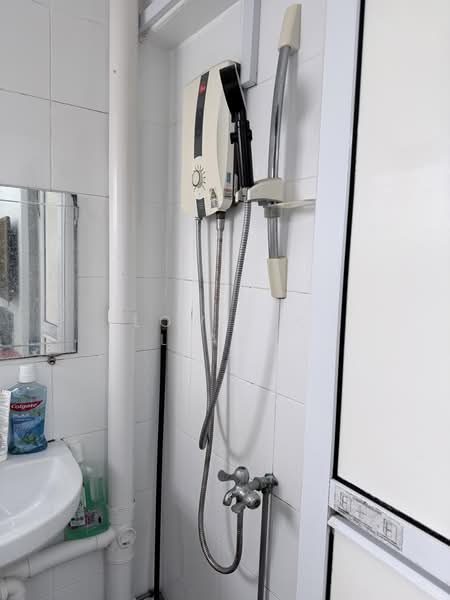 473 Ang Mo Kio Avenue 10, 473 Ang Mo Kio Avenue 10, Room Rental, 150 sqft, HDB Flat For Rent, by Low Jia Liang, 500193384 - Bathroom - PropertyGuru.com.sg