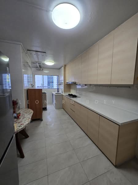 260 Bukit Batok East Avenue 4, 260 Bukit Batok East Avenue 4, 2 Bedrooms, 786 sqft, HDB Flat For Sale, by Leonard Boey, 500193385 - Kitchen - PropertyGuru.com.sg